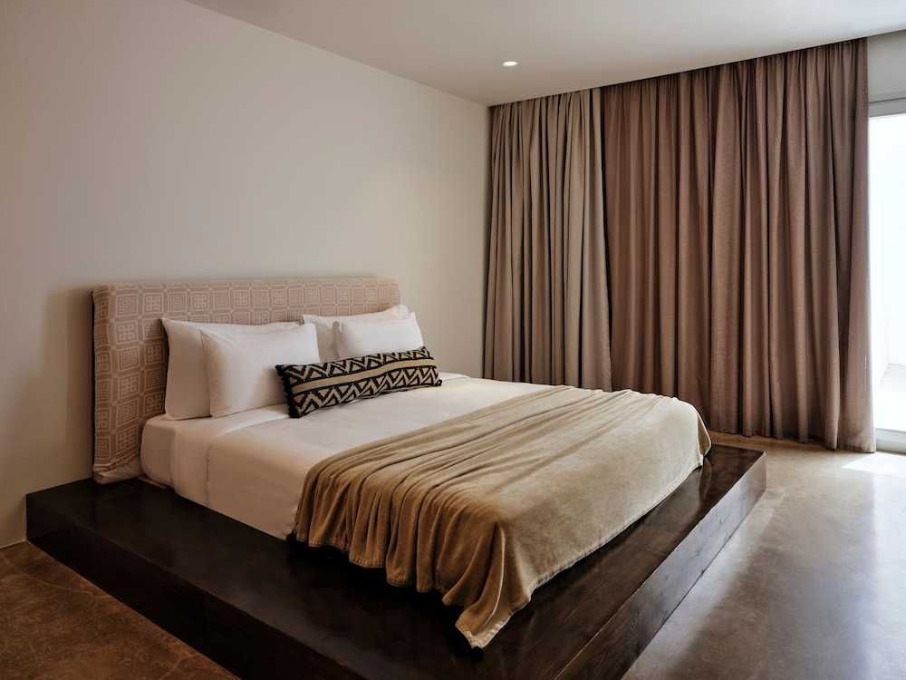Andronis Arcadia Hotel — Hotel rooms in Oia, South Aegean