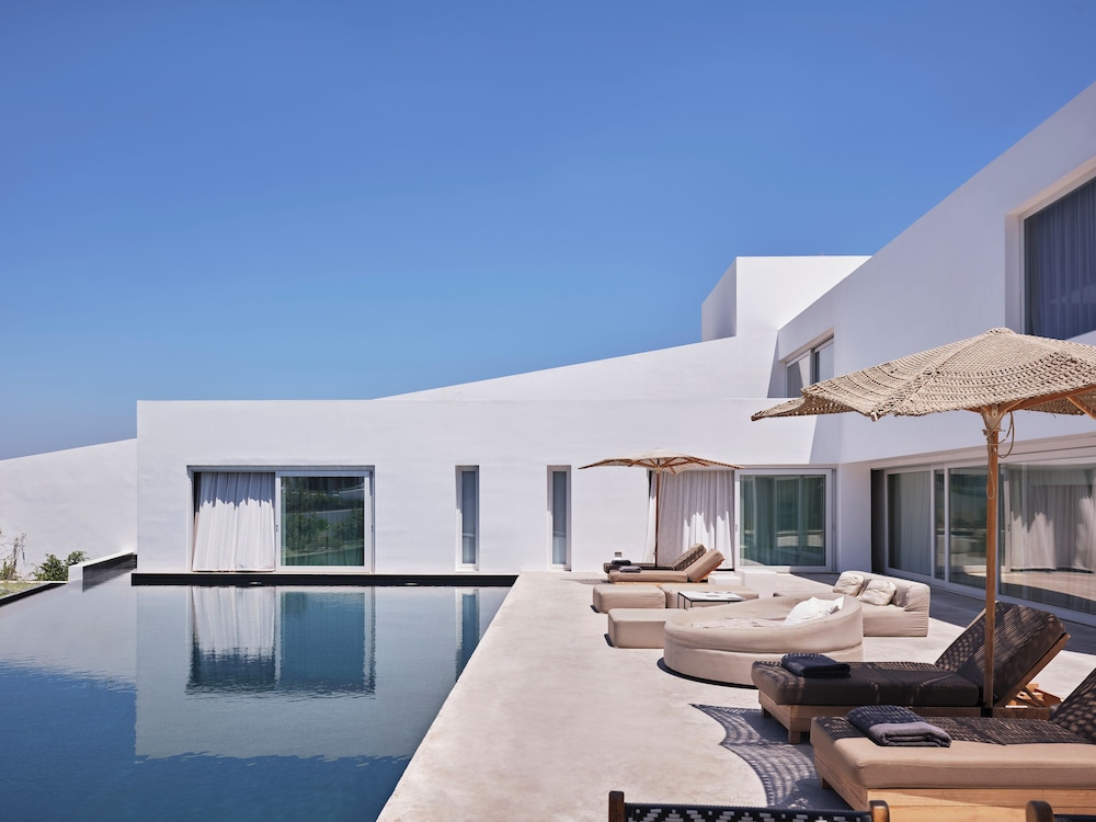 Andronis Arcadia Hotel — Swimming pool in Oia, South Aegean