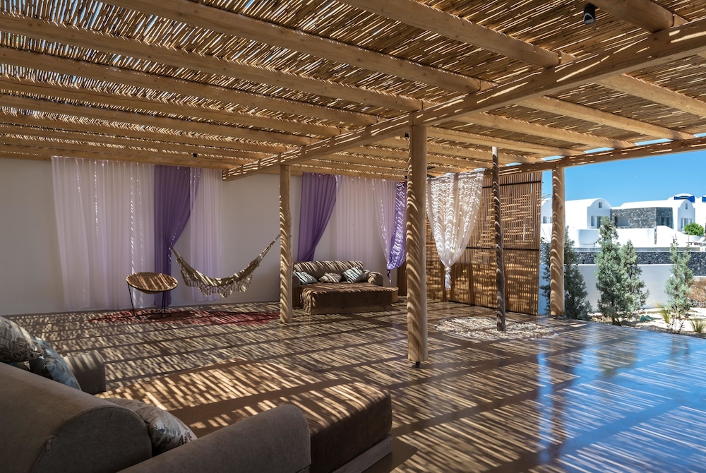 Andronis Arcadia Hotel — Hotel rooms in Oia, South Aegean