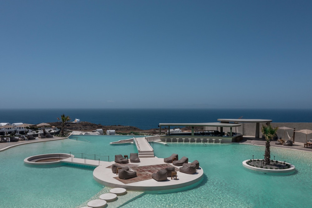 Andronis Arcadia Hotel — Swimming pool in Oia, South Aegean
