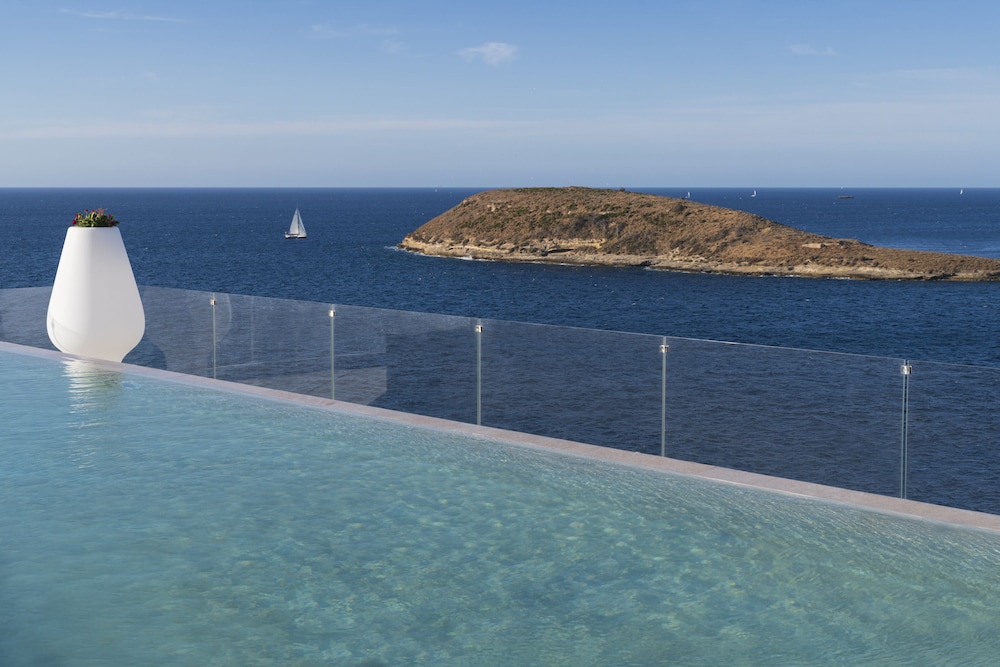 Elba Sunset Mallorca Thalasso Spa — Swimming pool in Magaluf, Balearic Islands