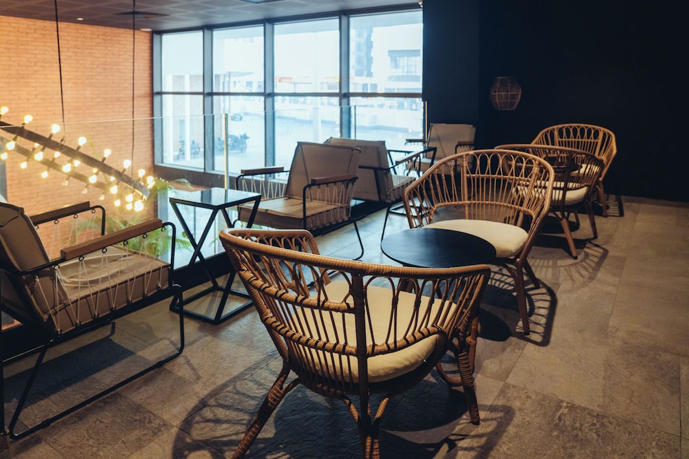 ONOMO Hotel Casablanca Sidi Maarouf — Restaurant & bars in Casablanca