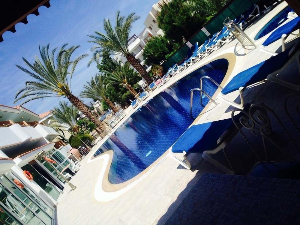 Moniatis Hotel — Swimming pool in Limassol, Limassol Region