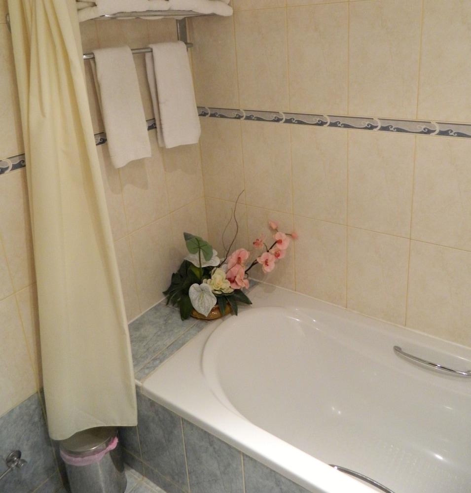 Moniatis Hotel — Hotel rooms in Limassol, Limassol Region