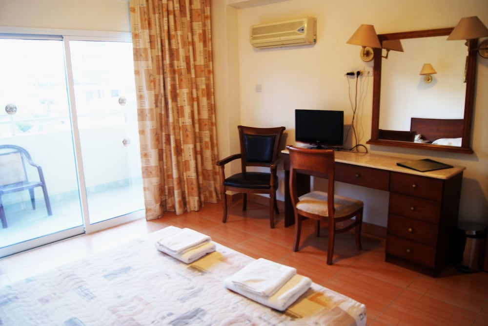 Moniatis Hotel — Hotel rooms in Limassol, Limassol Region