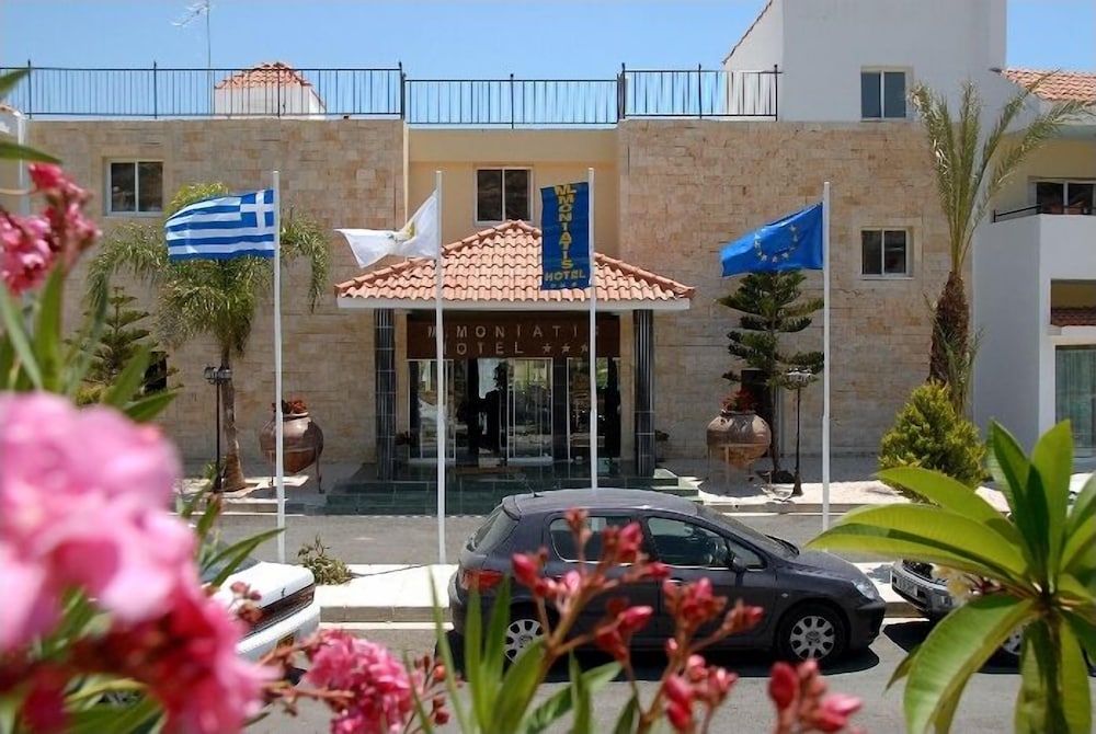 Moniatis Hotel — Hotel building in Limassol, Limassol Region