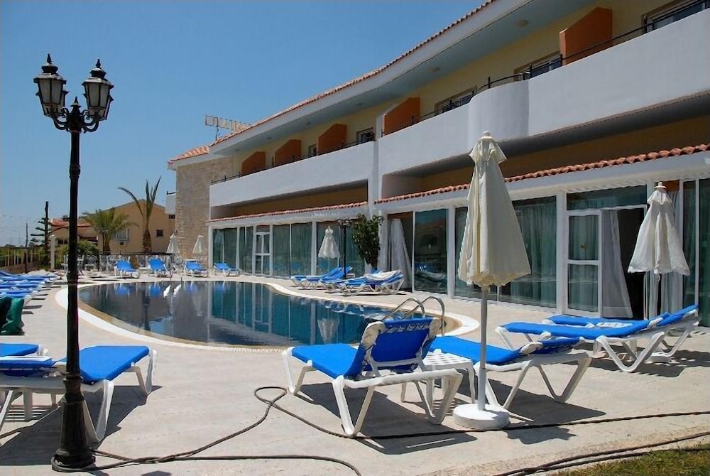 Moniatis Hotel — Swimming pool in Limassol, Limassol Region
