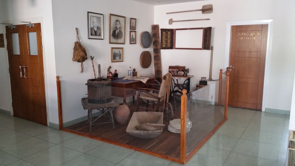 Moniatis Hotel — Hotel rooms in Limassol, Limassol Region