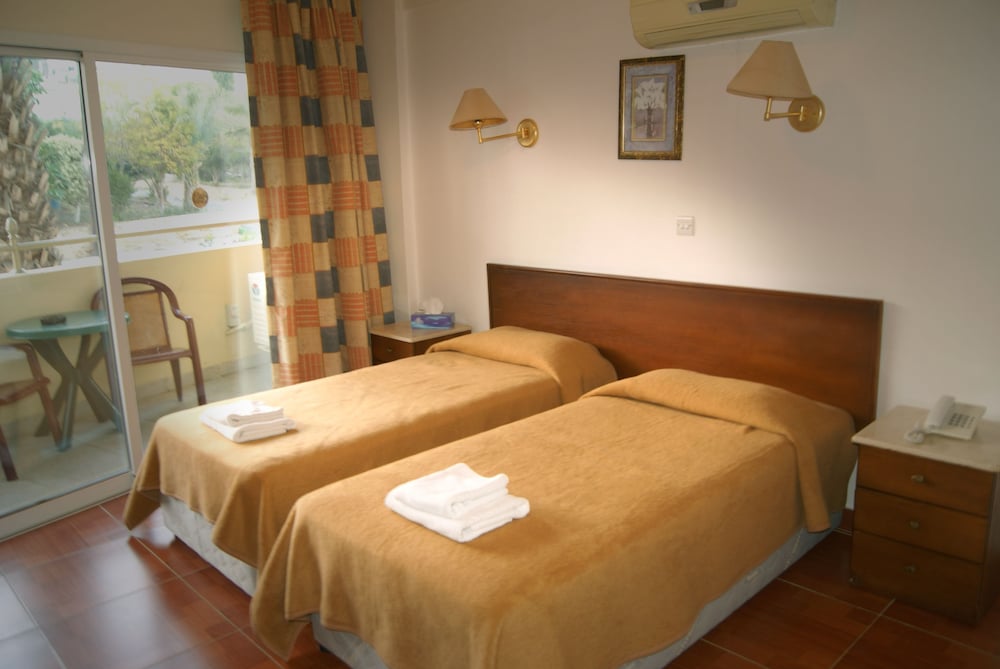 Moniatis Hotel — Hotel rooms in Limassol, Limassol Region