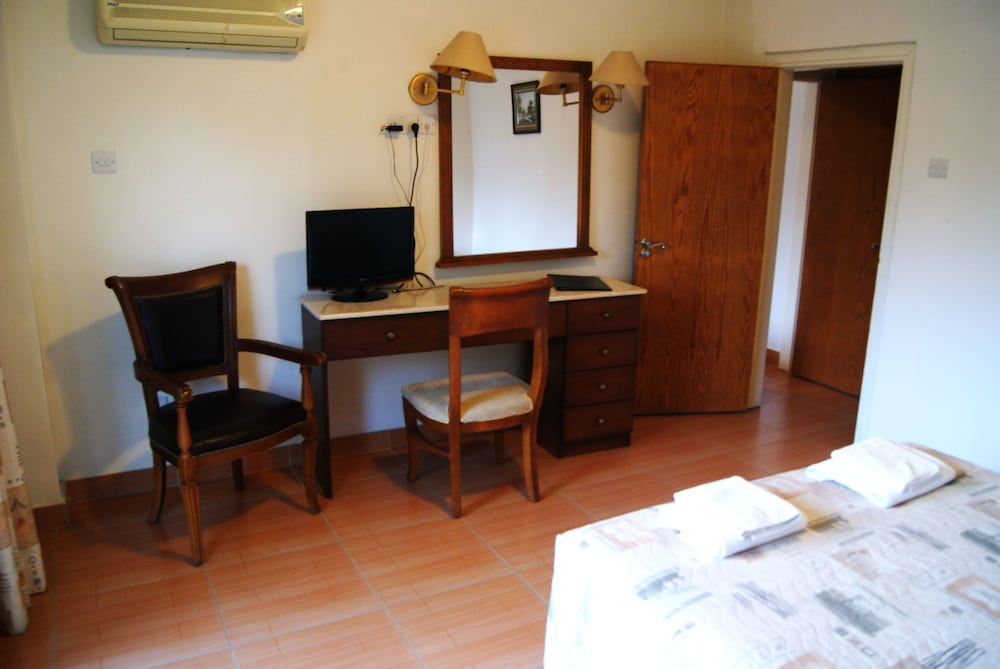 Moniatis Hotel — Hotel rooms in Limassol, Limassol Region