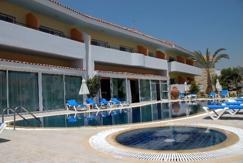 Moniatis Hotel — Main photo in Limassol, Limassol Region