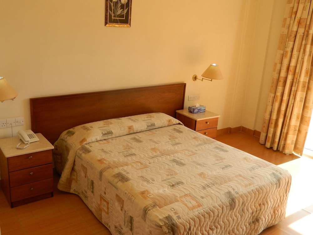 Moniatis Hotel — Hotel rooms in Limassol, Limassol Region