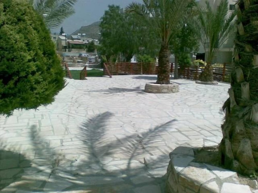 Moniatis Hotel — Hotel building in Limassol, Limassol Region