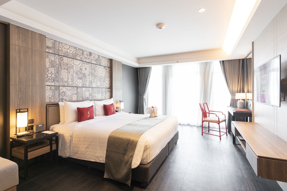 Ramada Plaza by Wyndham Chao Fah — Hotel rooms in Chalong, Phuket Province
