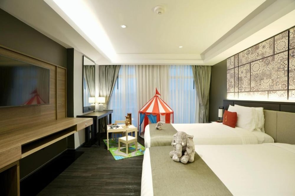 Ramada Plaza by Wyndham Chao Fah — Hotel rooms in Chalong, Phuket Province
