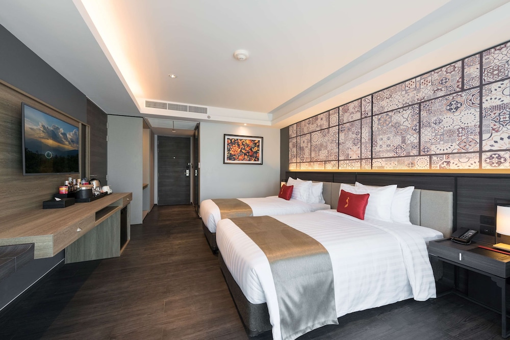 Ramada Plaza by Wyndham Chao Fah — Hotel rooms in Chalong, Phuket Province