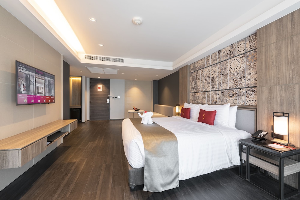 Ramada Plaza by Wyndham Chao Fah — Hotel rooms in Chalong, Phuket Province