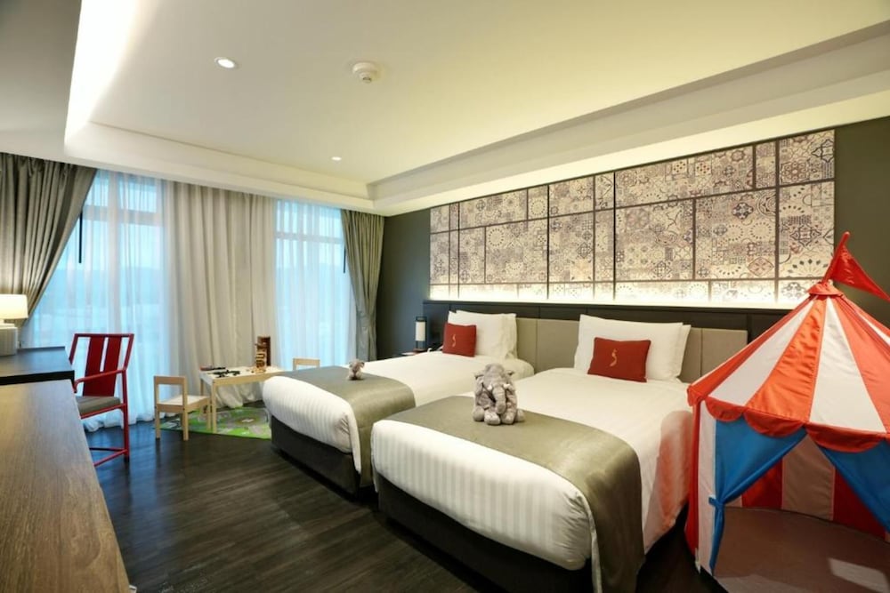 Ramada Plaza by Wyndham Chao Fah — Hotel rooms in Chalong, Phuket Province