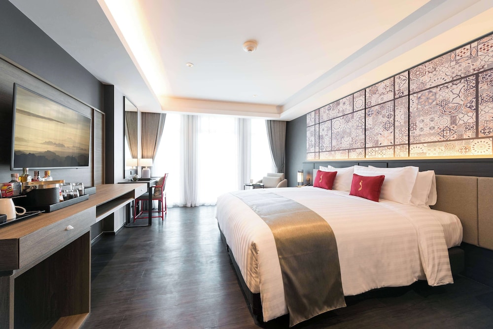Ramada Plaza by Wyndham Chao Fah — Hotel rooms in Chalong, Phuket Province