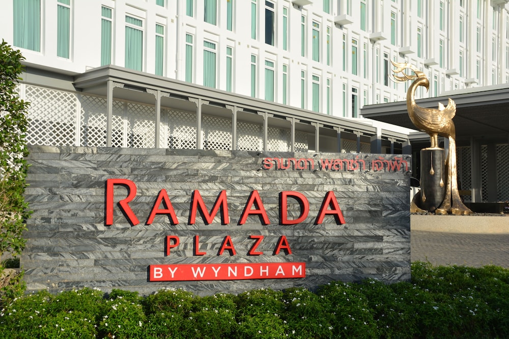 Ramada Plaza by Wyndham Chao Fah — Hotel building in Chalong, Phuket Province