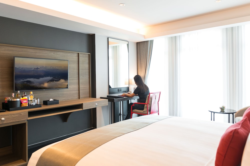 Ramada Plaza by Wyndham Chao Fah — Hotel rooms in Chalong, Phuket Province