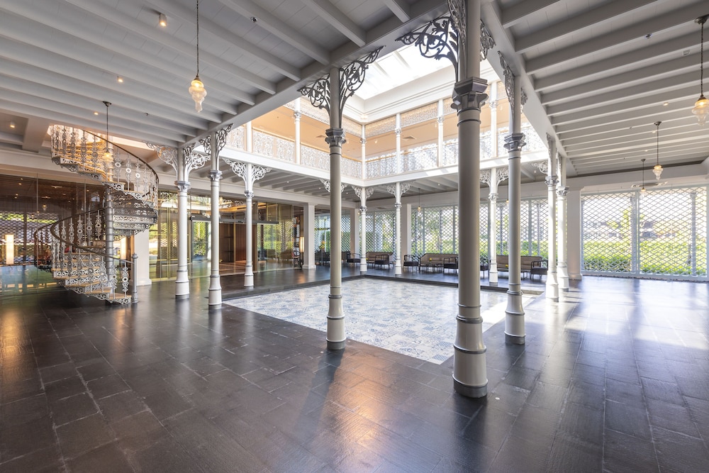 Ramada Plaza by Wyndham Chao Fah — Hotel building in Chalong, Phuket Province