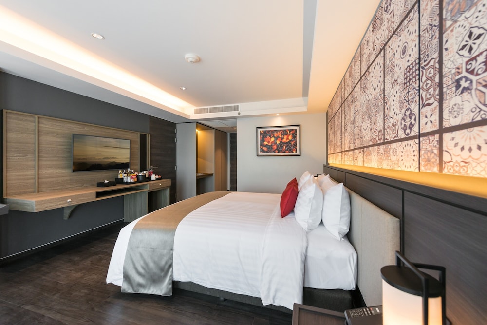 Ramada Plaza by Wyndham Chao Fah — Hotel rooms in Chalong, Phuket Province