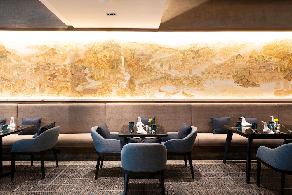 Ramada Plaza by Wyndham Chao Fah — Restaurant & bars in Chalong, Phuket Province