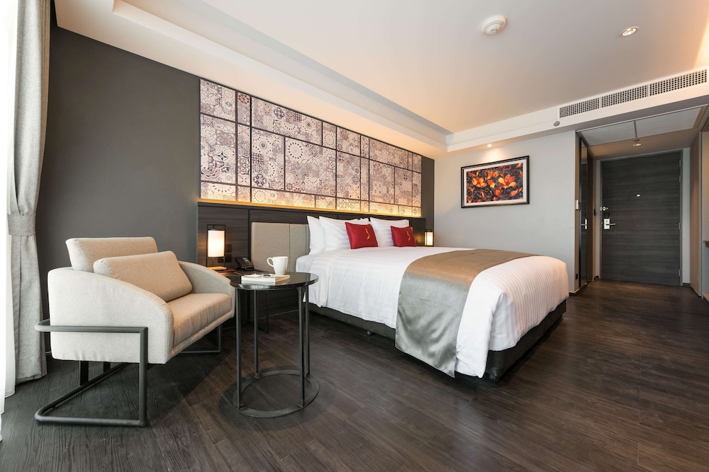 Ramada Plaza by Wyndham Chao Fah — Hotel rooms in Chalong, Phuket Province