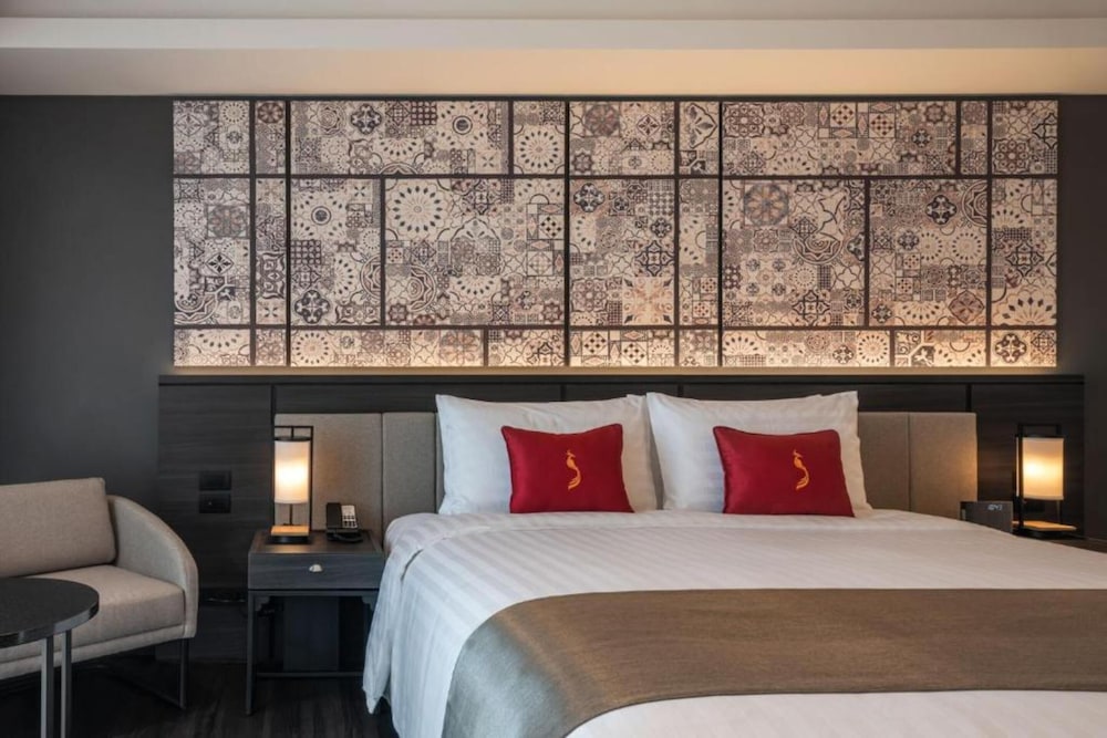 Ramada Plaza by Wyndham Chao Fah — Hotel rooms in Chalong, Phuket Province