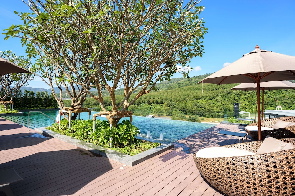 Ramada Plaza by Wyndham Chao Fah — Swimming pool in Chalong, Phuket Province