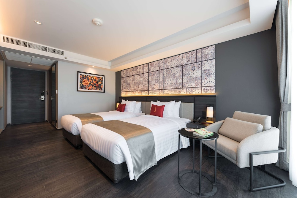 Ramada Plaza by Wyndham Chao Fah — Hotel rooms in Chalong, Phuket Province