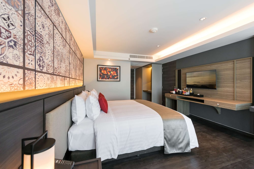 Ramada Plaza by Wyndham Chao Fah — Hotel rooms in Chalong, Phuket Province