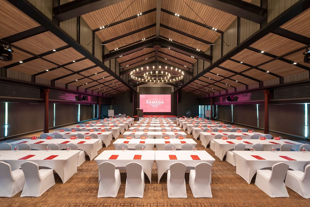 Ramada Plaza by Wyndham Chao Fah — Hotel building in Chalong, Phuket Province