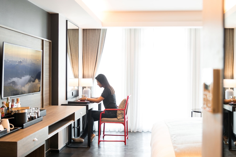 Ramada Plaza by Wyndham Chao Fah — Hotel rooms in Chalong, Phuket Province