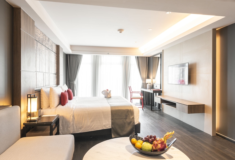 Ramada Plaza by Wyndham Chao Fah — Hotel rooms in Chalong, Phuket Province