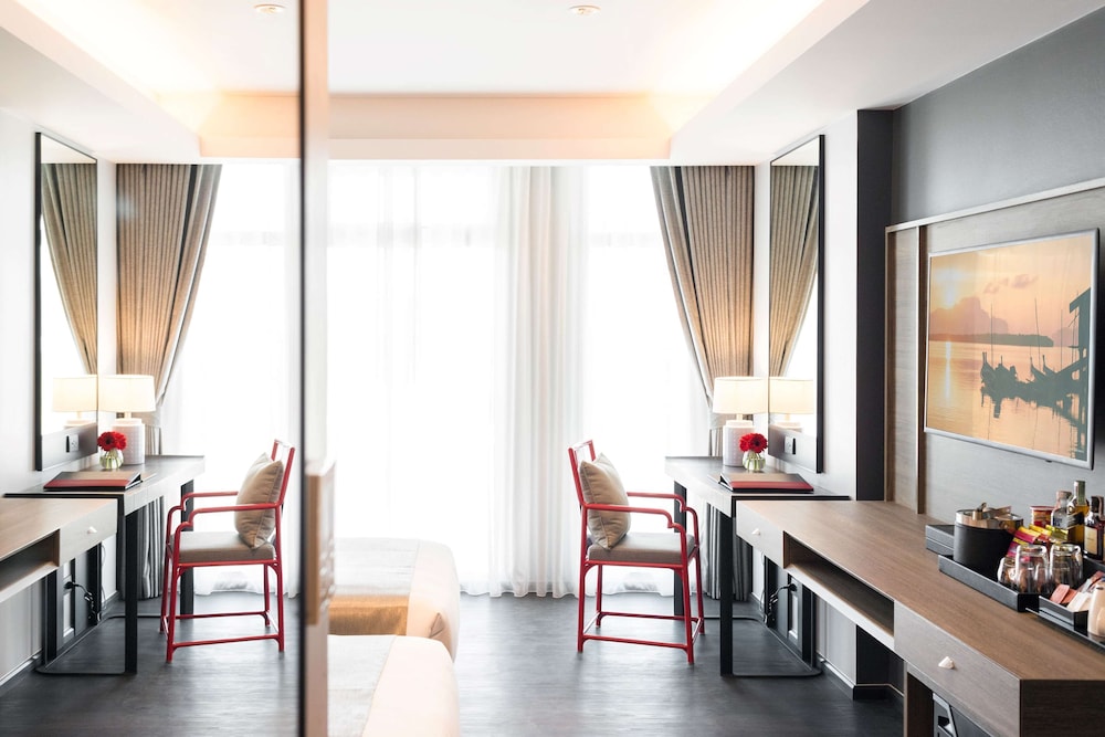 Ramada Plaza by Wyndham Chao Fah — Hotel rooms in Chalong, Phuket Province