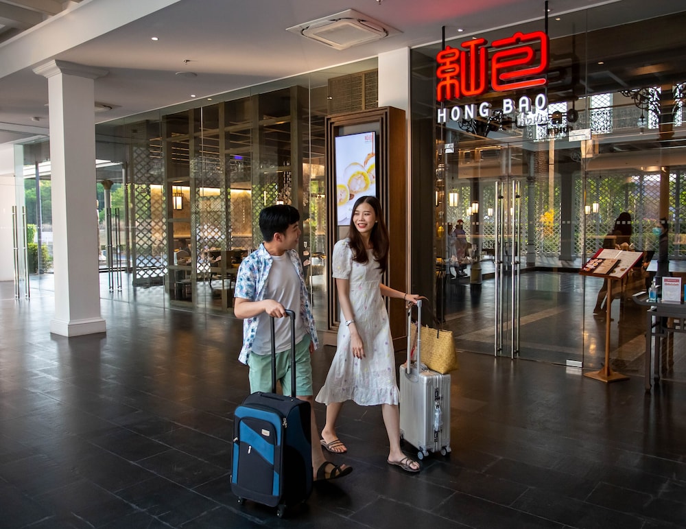 Ramada Plaza by Wyndham Chao Fah — Restaurant & bars in Chalong, Phuket Province
