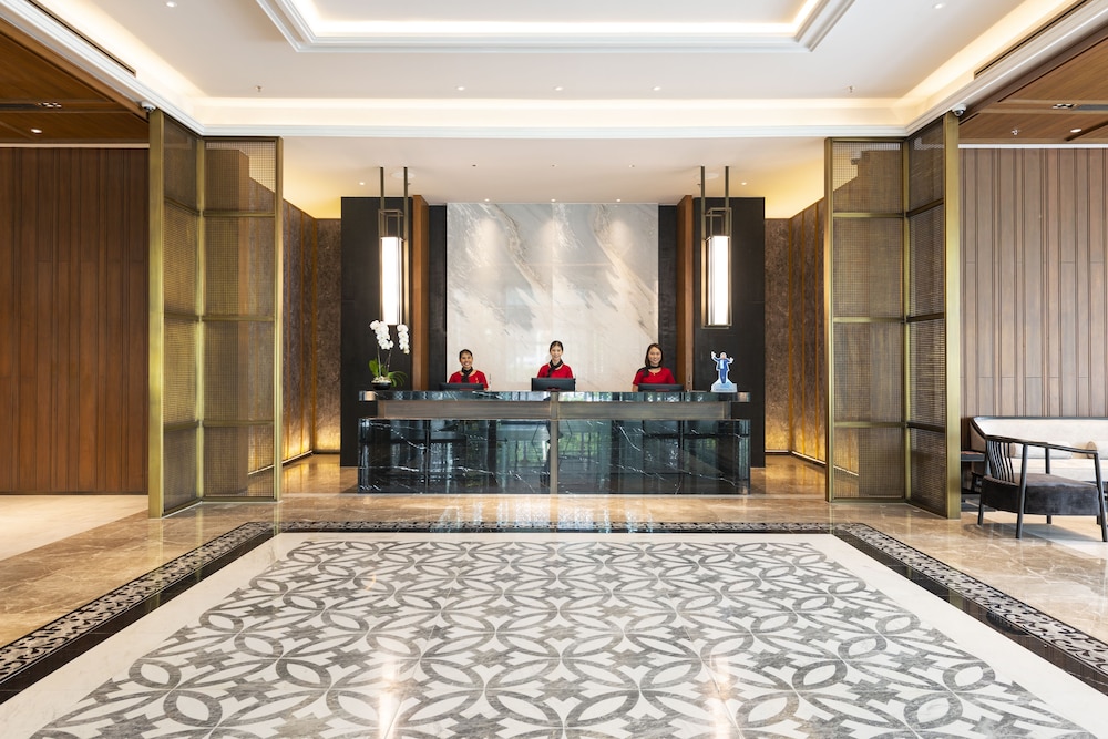 Ramada Plaza by Wyndham Chao Fah — Hotel building in Chalong, Phuket Province
