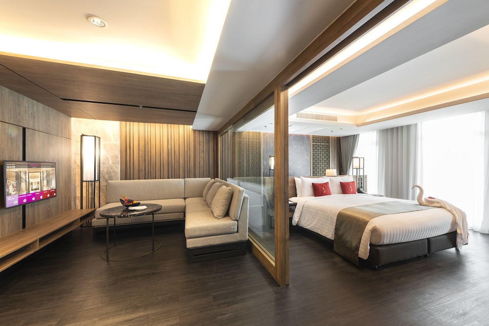Ramada Plaza by Wyndham Chao Fah — Hotel rooms in Chalong, Phuket Province