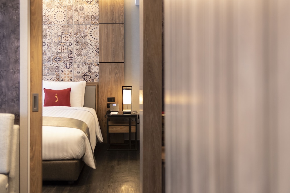 Ramada Plaza by Wyndham Chao Fah — Hotel rooms in Chalong, Phuket Province