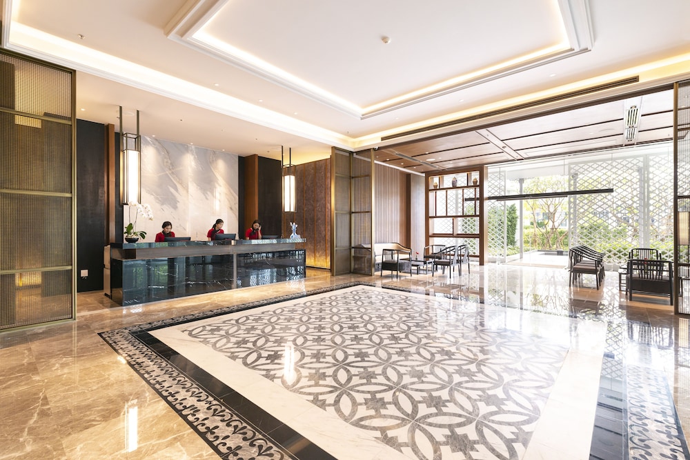 Ramada Plaza by Wyndham Chao Fah — Hotel building in Chalong, Phuket Province