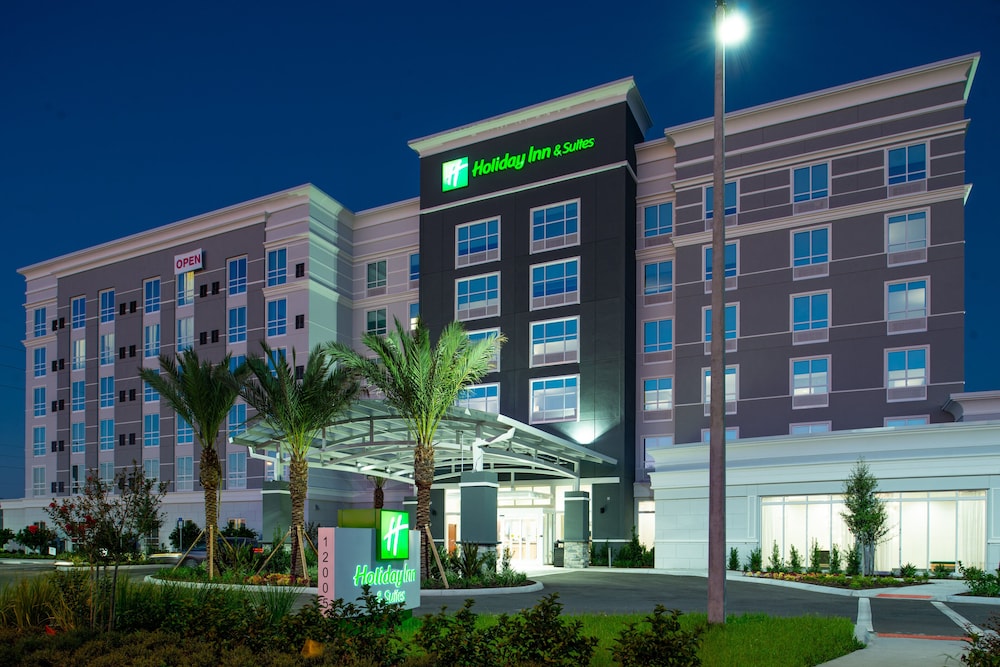 Holiday Inn & Suites Orlando I-Drive Theme Parks by IHG — Hotel building in Orlando, Florida
