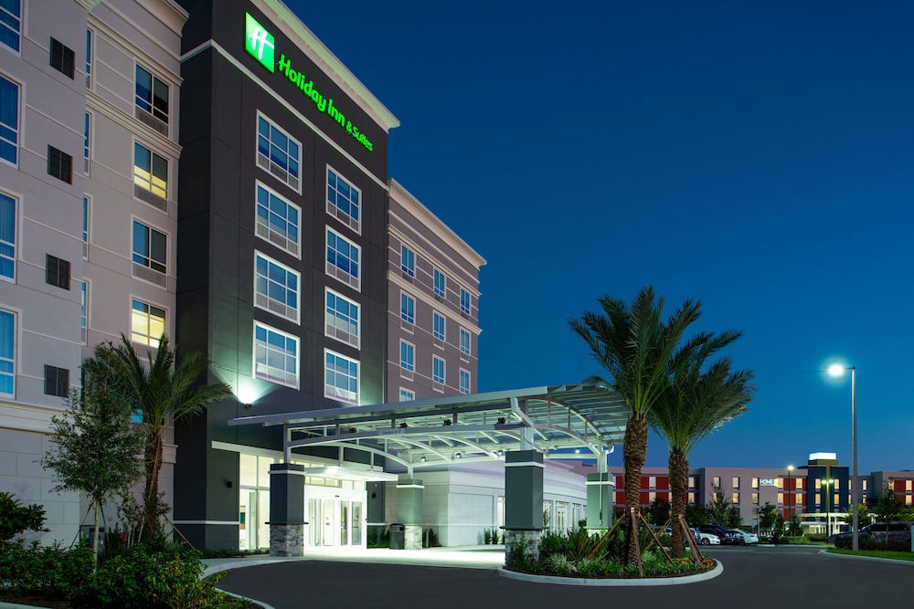 Holiday Inn & Suites Orlando I-Drive Theme Parks by IHG — Hotel building in Orlando, Florida