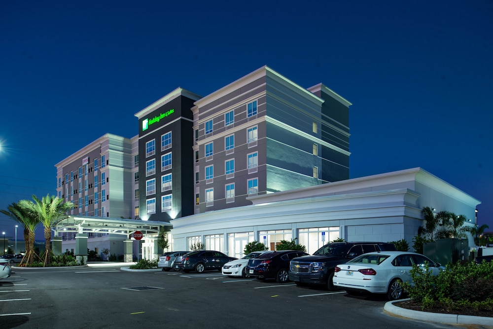 Holiday Inn & Suites Orlando I-Drive Theme Parks by IHG — Hotel building in Orlando, Florida