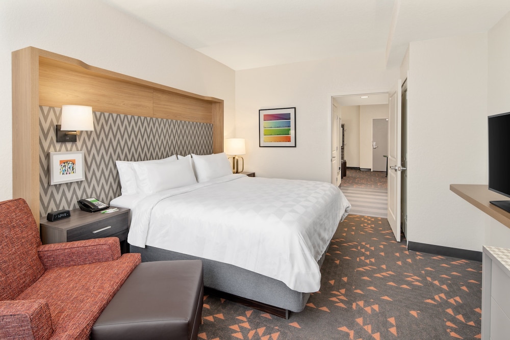 Holiday Inn & Suites Orlando I-Drive Theme Parks by IHG — Hotel rooms in Orlando, Florida