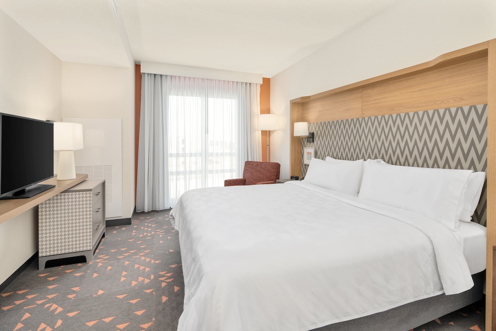 Holiday Inn & Suites Orlando I-Drive Theme Parks by IHG — Hotel rooms in Orlando, Florida