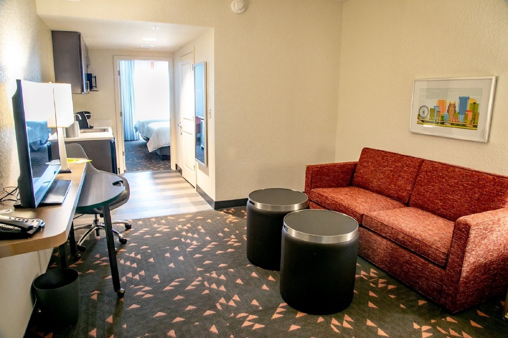 Holiday Inn & Suites Orlando I-Drive Theme Parks by IHG — Hotel rooms in Orlando, Florida