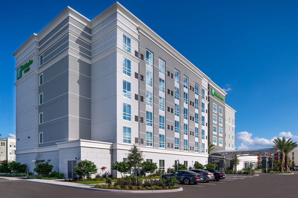 Holiday Inn & Suites Orlando I-Drive Theme Parks by IHG — Hotel building in Orlando, Florida