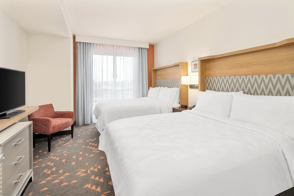 Holiday Inn & Suites Orlando I-Drive Theme Parks by IHG — Hotel rooms in Orlando, Florida